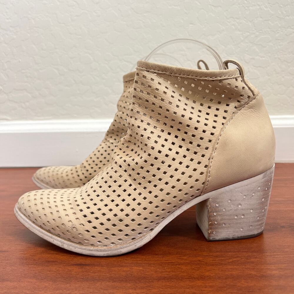 Dolce Vita Cream Whitewash Block Heel Almond Toe Perforated Booties Womens 8